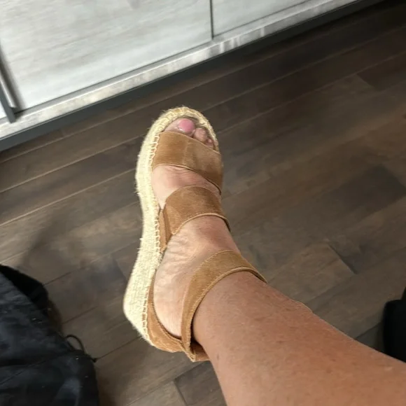 Sandals - Picture 2 of 8